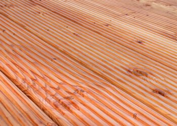 Terrasse mit Hochdruckreiniger & Kärcher reinigen (Tipps)
