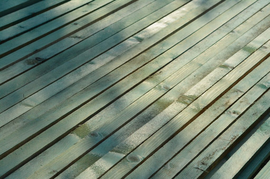 Terrasse Holz schmale Planken